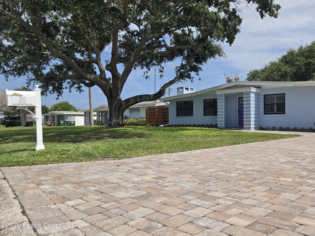 550 Capri Road - Photo 2