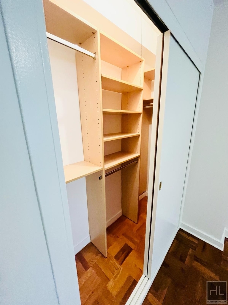 East 55 Street - Photo 5