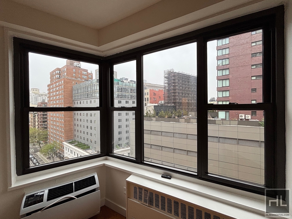Fourth Avenue - Photo 3