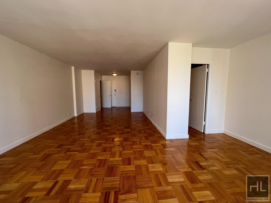 Fourth Avenue - Photo 2