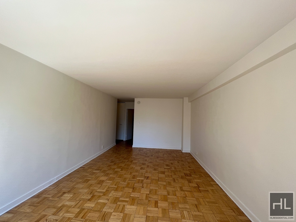 Fourth Avenue - Photo 1