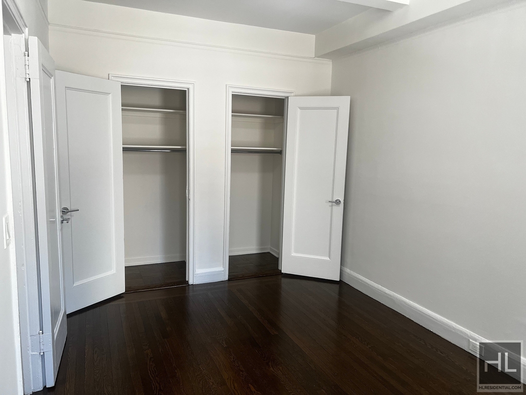 East 46 Street - Photo 9