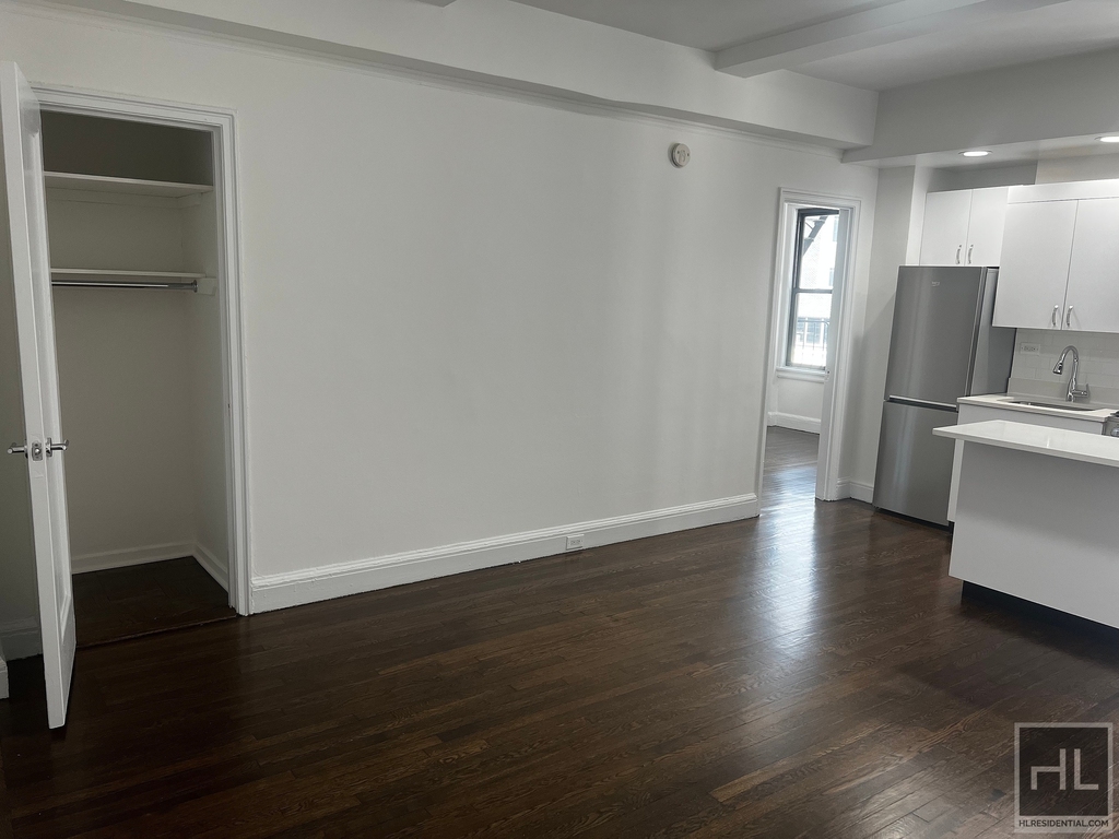 East 46 Street - Photo 12