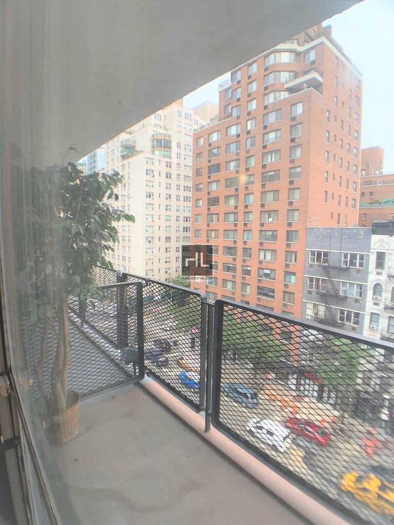 East 35 Street - Photo 6