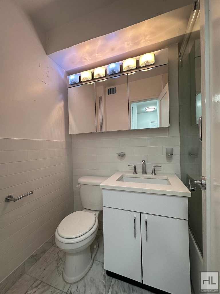 East 35 Street - Photo 4