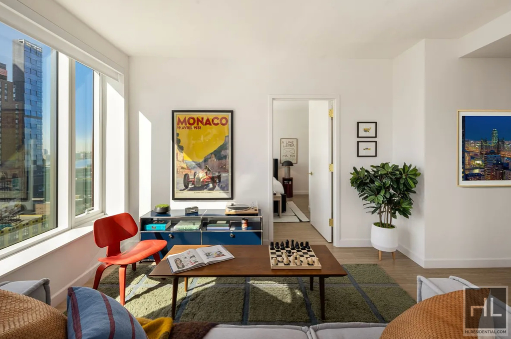 10th Avenue - Photo 5