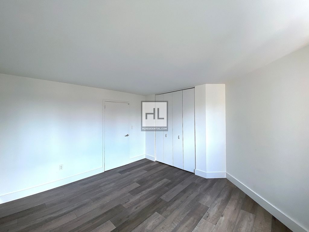 Second Avenue - Photo 1