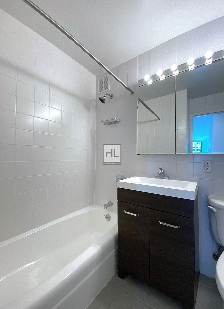 Second Avenue - Photo 3