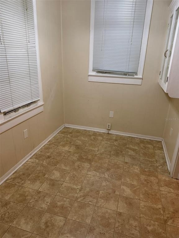 639 E Amelia Street - Photo 8