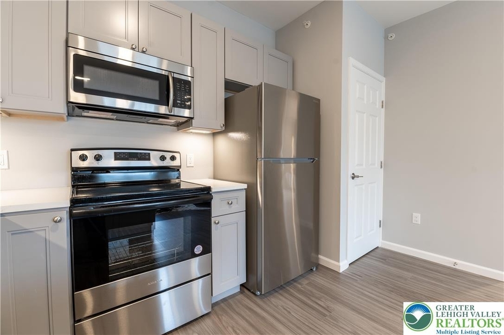 948 N Front Street - Photo 9