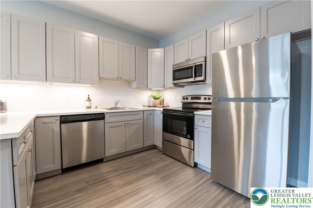 948 N Front Street - Photo 8