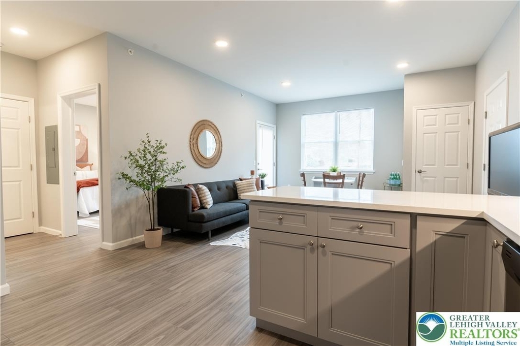 948 N Front Street - Photo 11