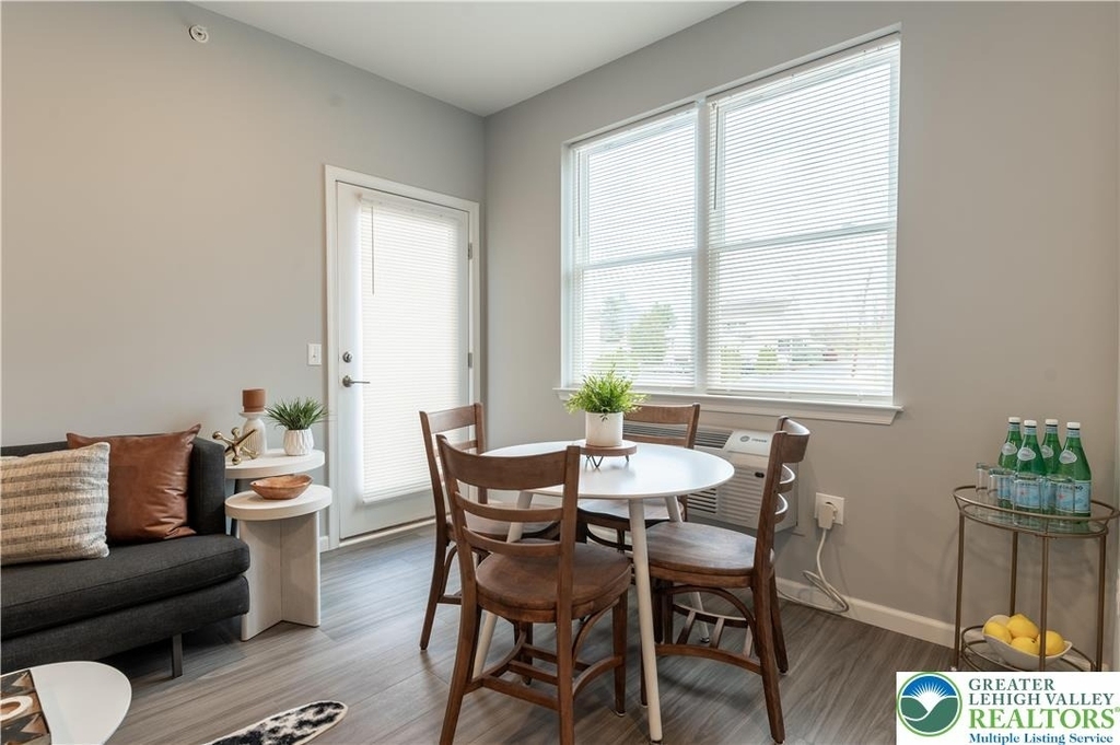 948 N Front Street - Photo 4