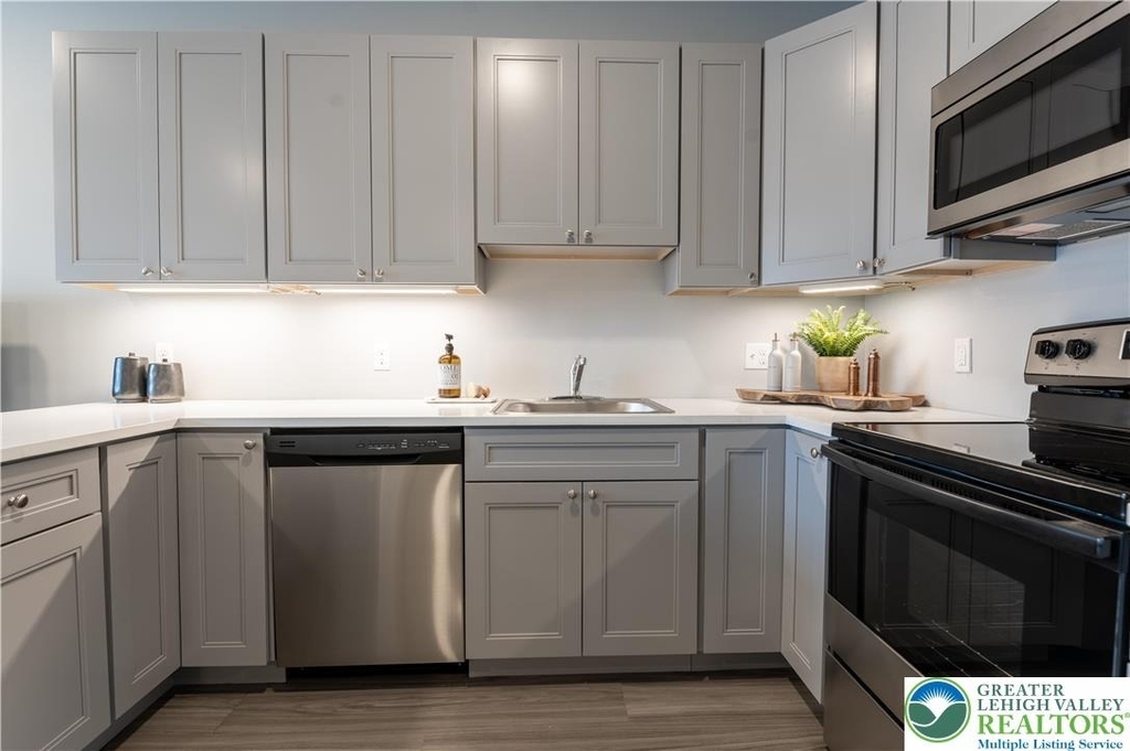 948 N Front Street - Photo 10