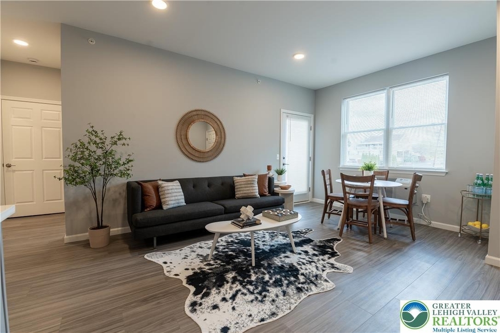 948 N Front Street - Photo 5