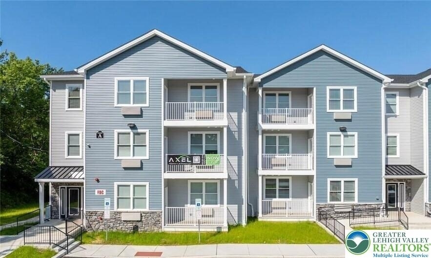 948 N Front Street - Photo 1