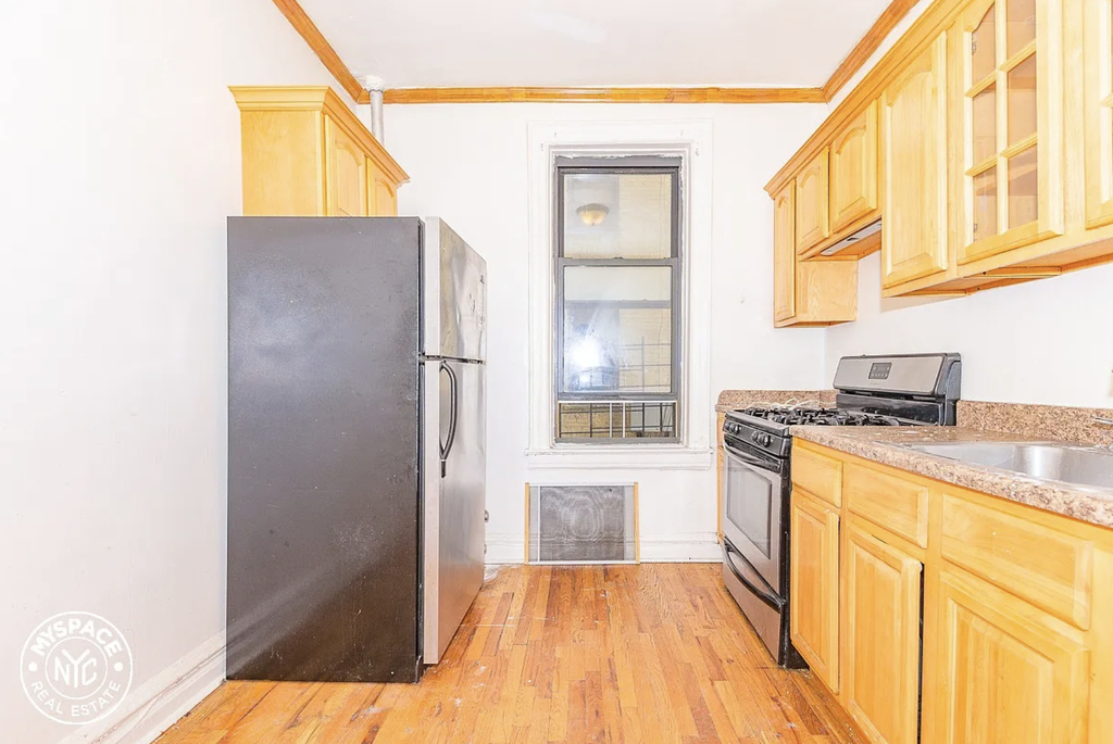 621 Crown Street - Photo 0