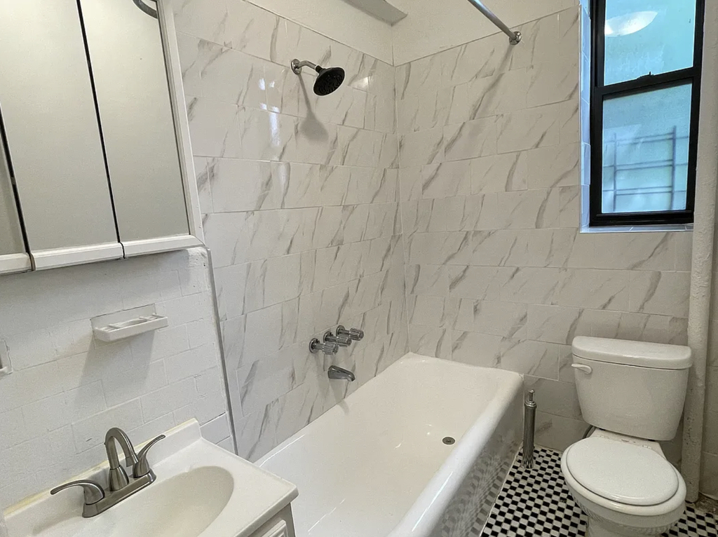 621 Crown Street - Photo 2