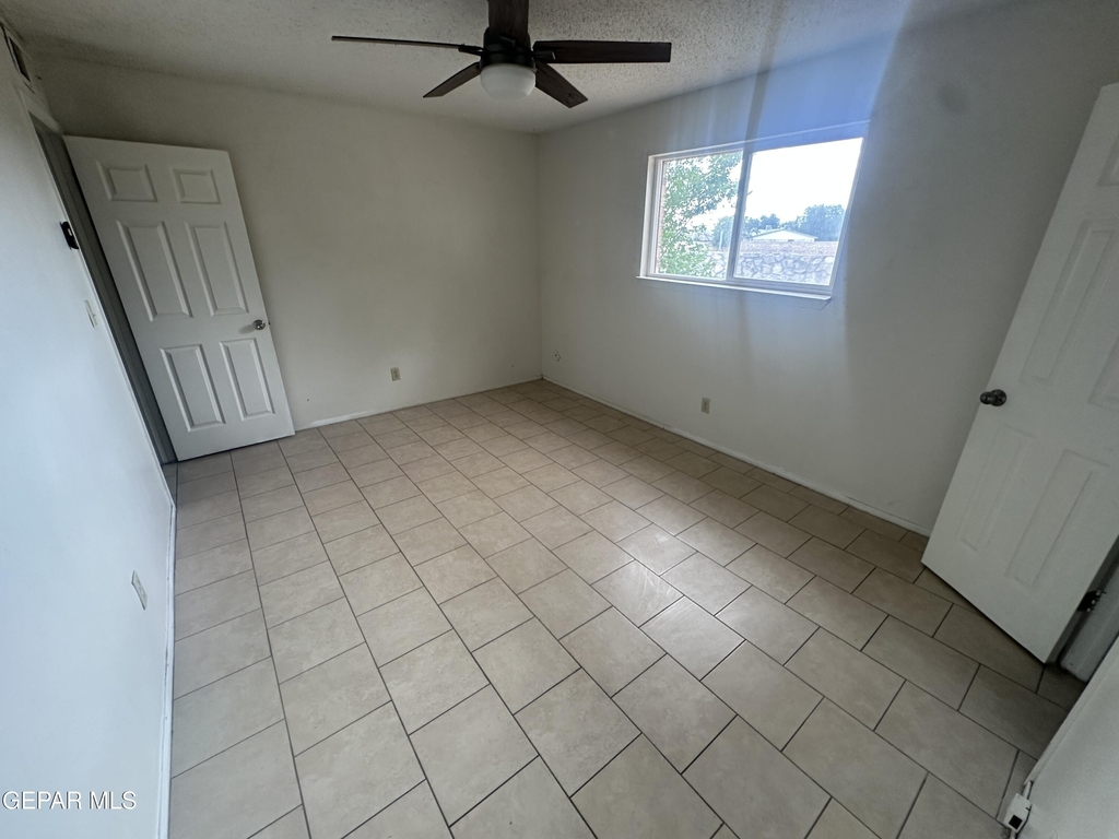 2901 Beachcomber Avenue - Photo 4