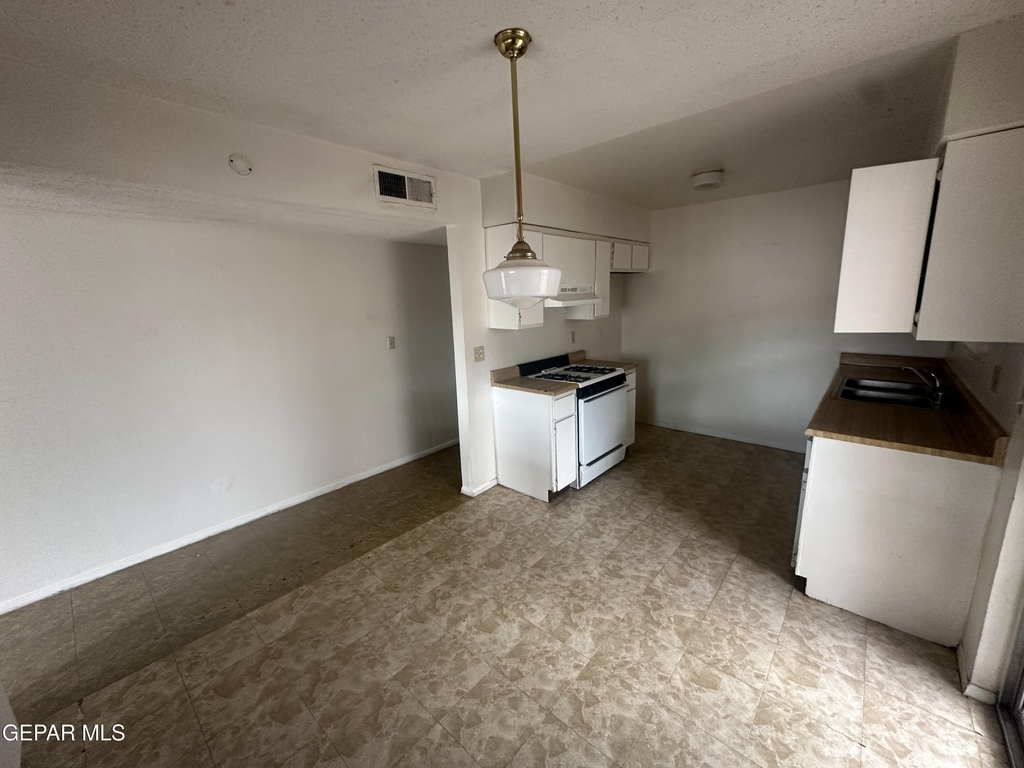 2901 Beachcomber Avenue - Photo 2