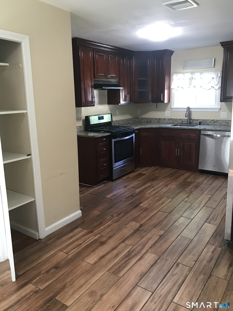 310 Connecticut Avenue - Photo 3