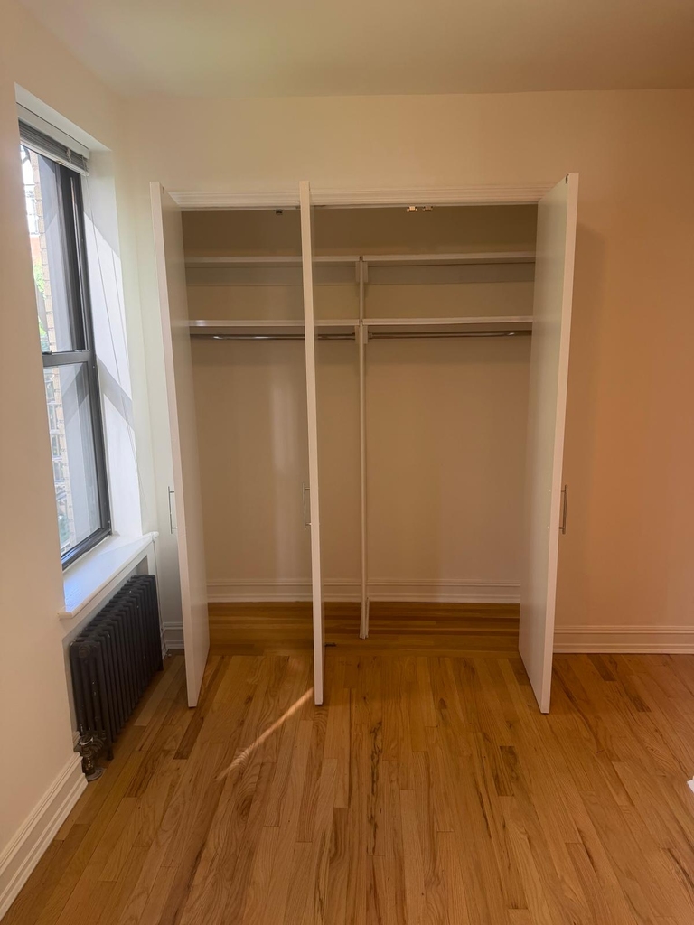 East 51st Street - Photo 6