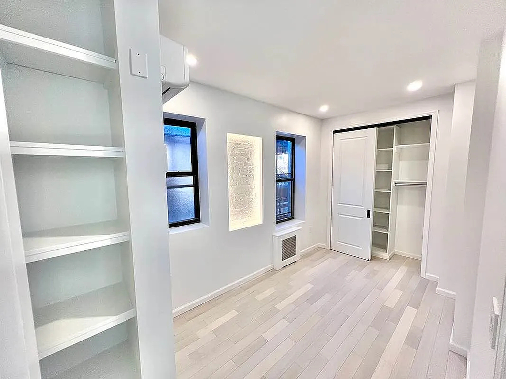 East 6th Street - Photo 5