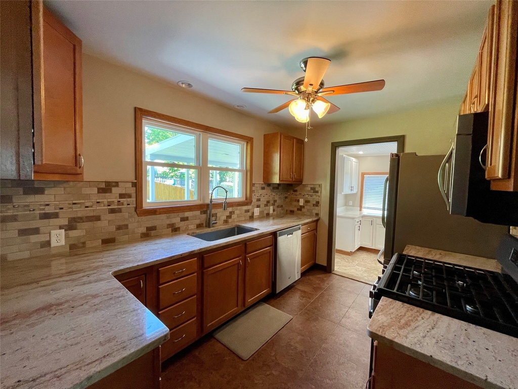 2727 Hall Street - Photo 19