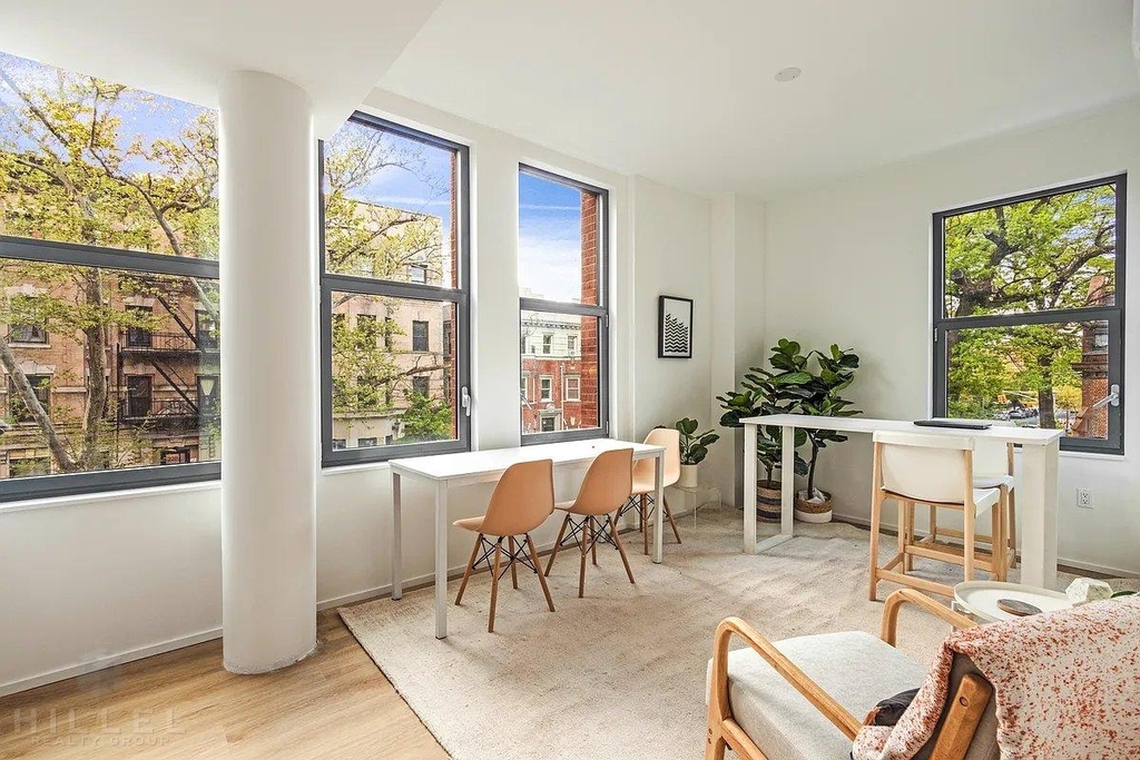 Sterling Place - Photo 2