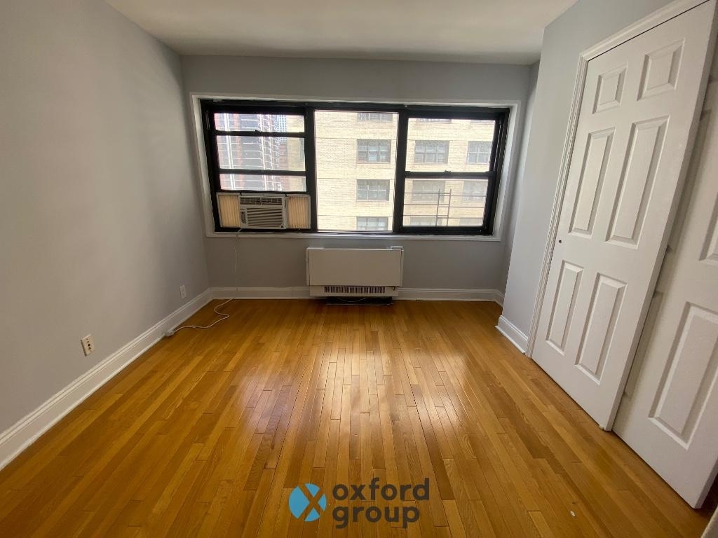 East 47th Street - Photo 4