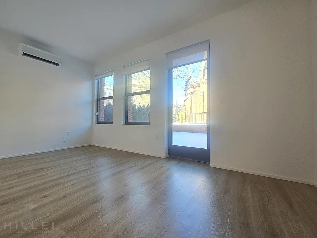 Sterling Place - Photo 4