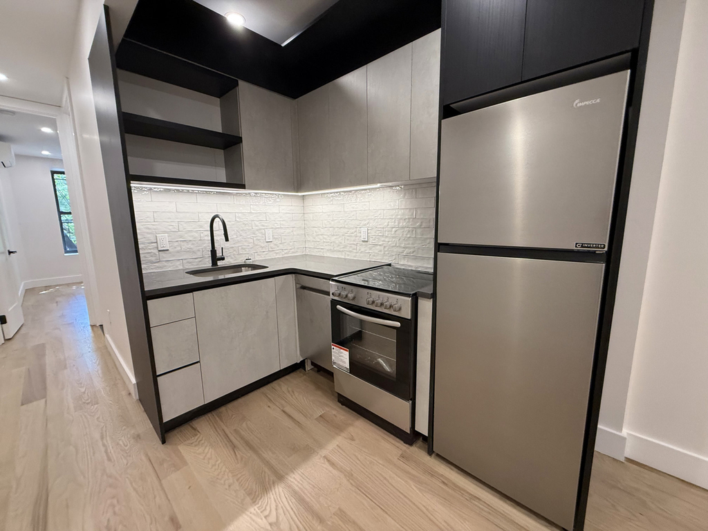 2320 Bedford Ave - Photo 2