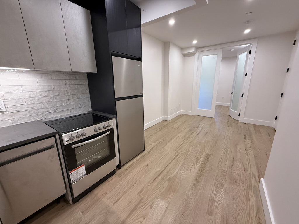 2320 Bedford Ave - Photo 3
