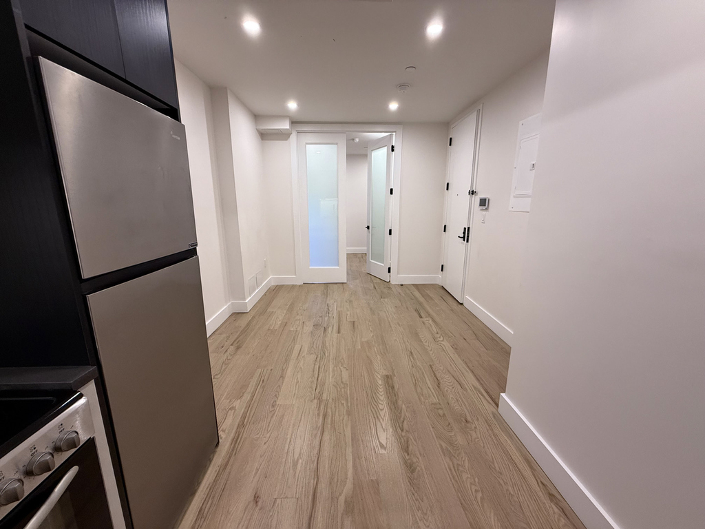2320 Bedford Ave - Photo 4