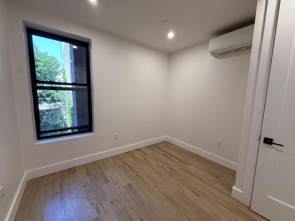 2320 Bedford Ave - Photo 8