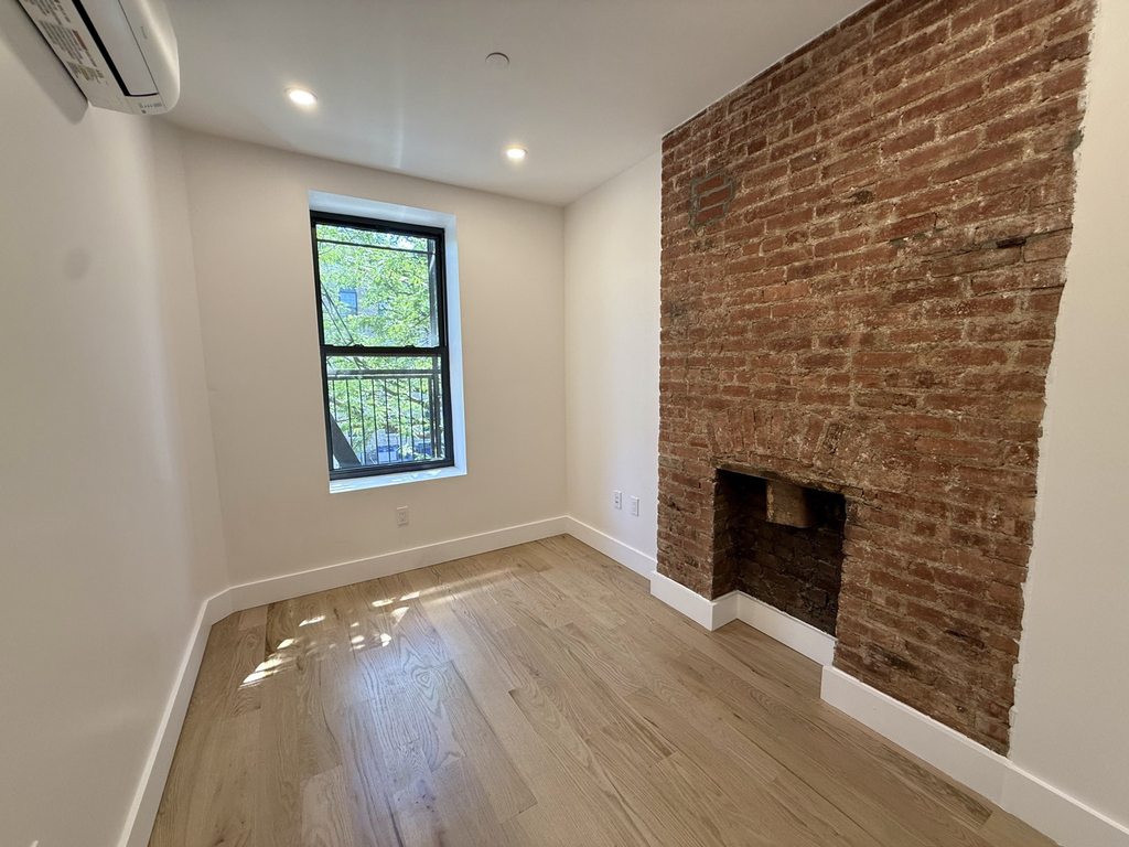 2320 Bedford Ave - Photo 5
