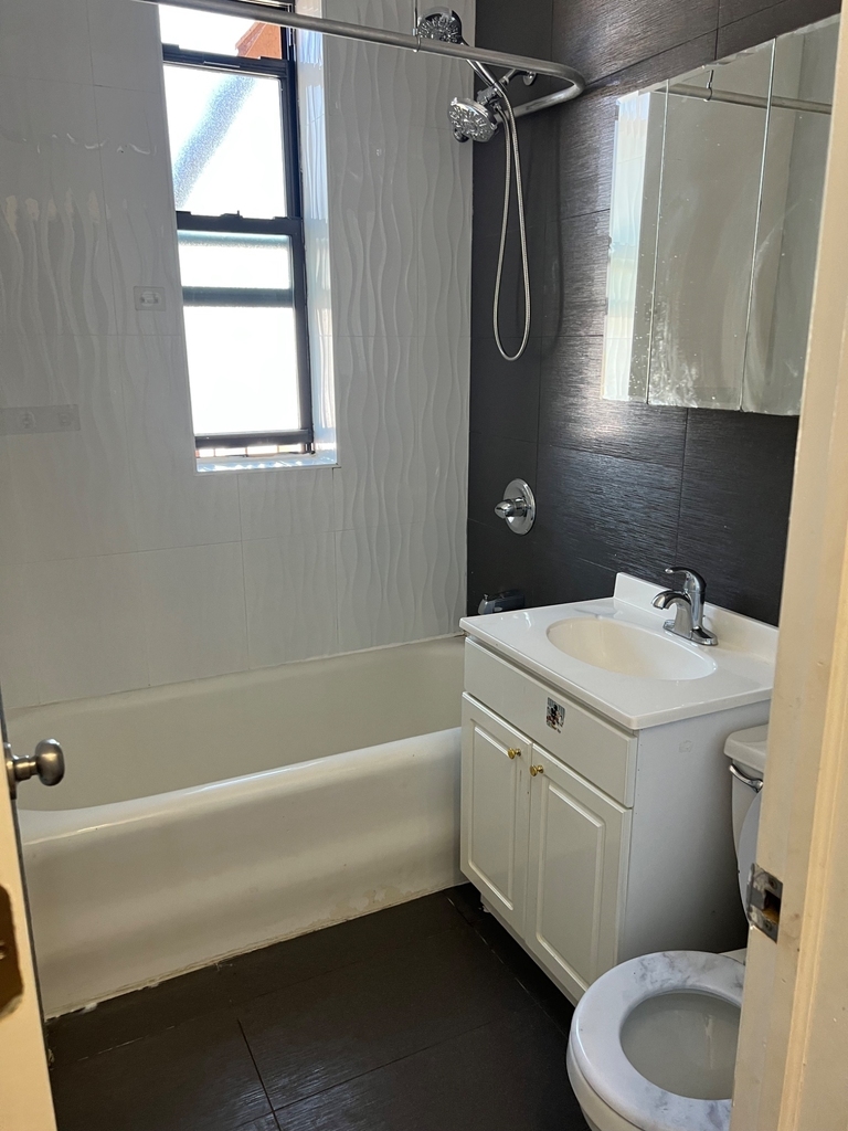 7022 Ridge Boulevard - Photo 3