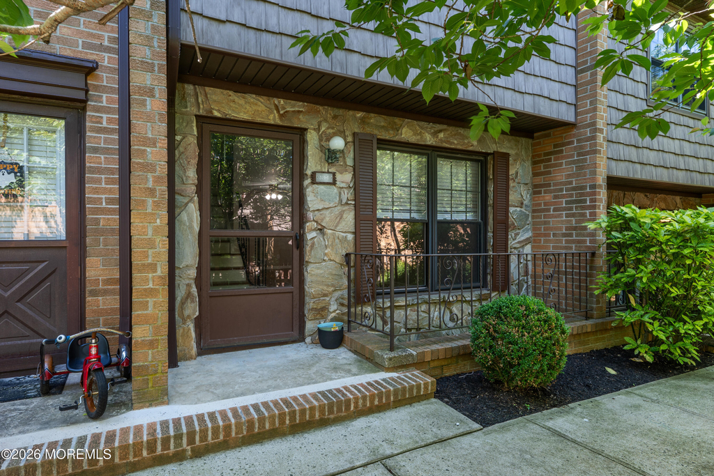 321 Spring Street - Photo 2