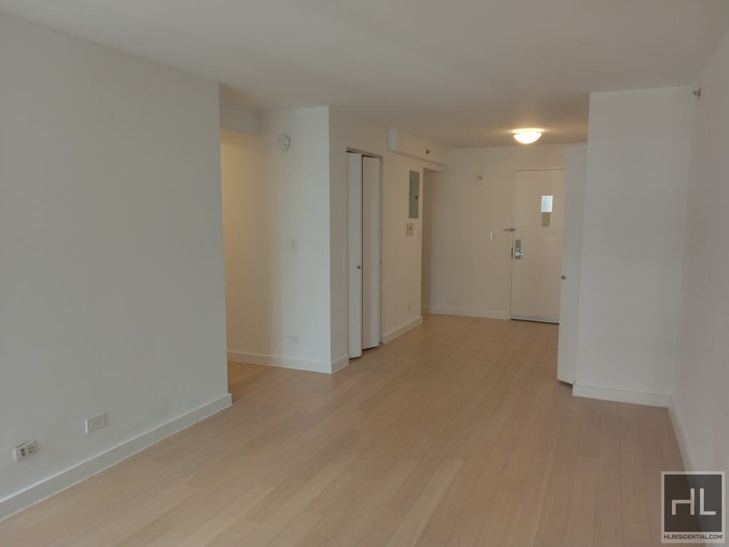 East 39th Street - Photo 2