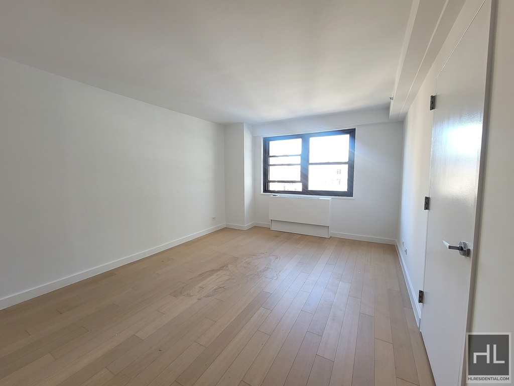 East 39th Street - Photo 3