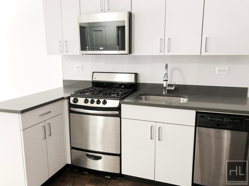 East 35 Street - Photo 4