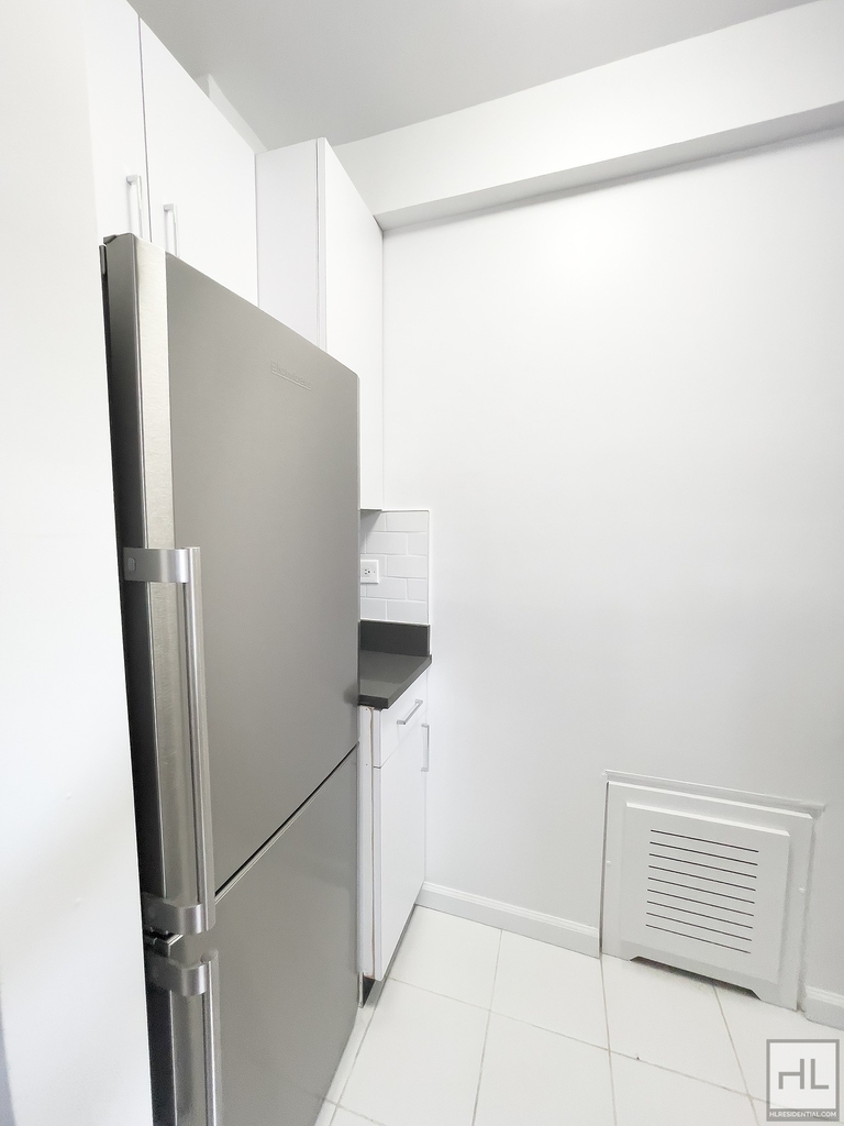 East 35 Street - Photo 9