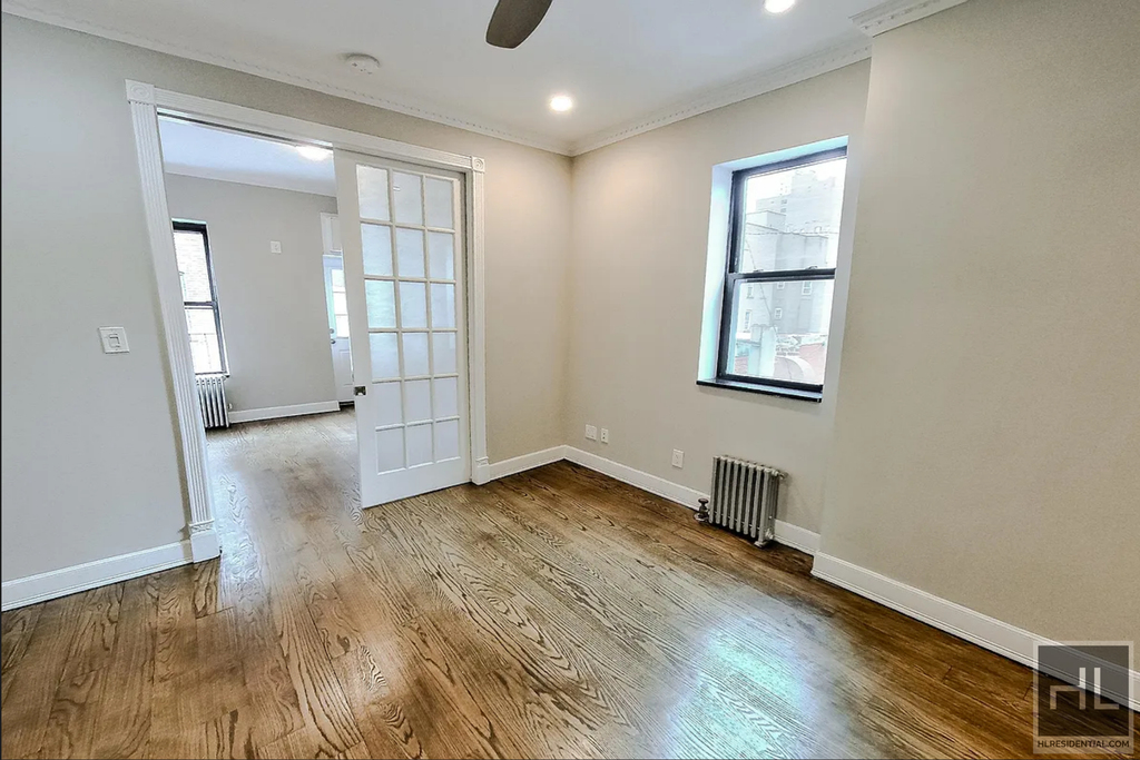 2 Avenue - Photo 1