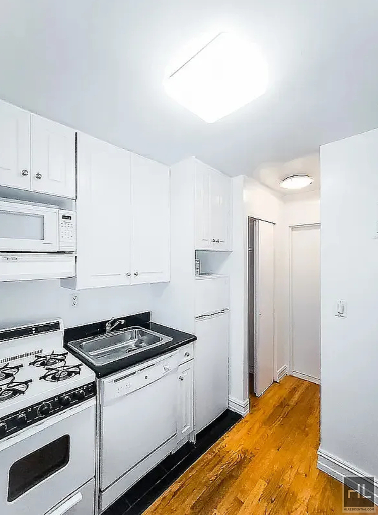 East 36 Street - Photo 2