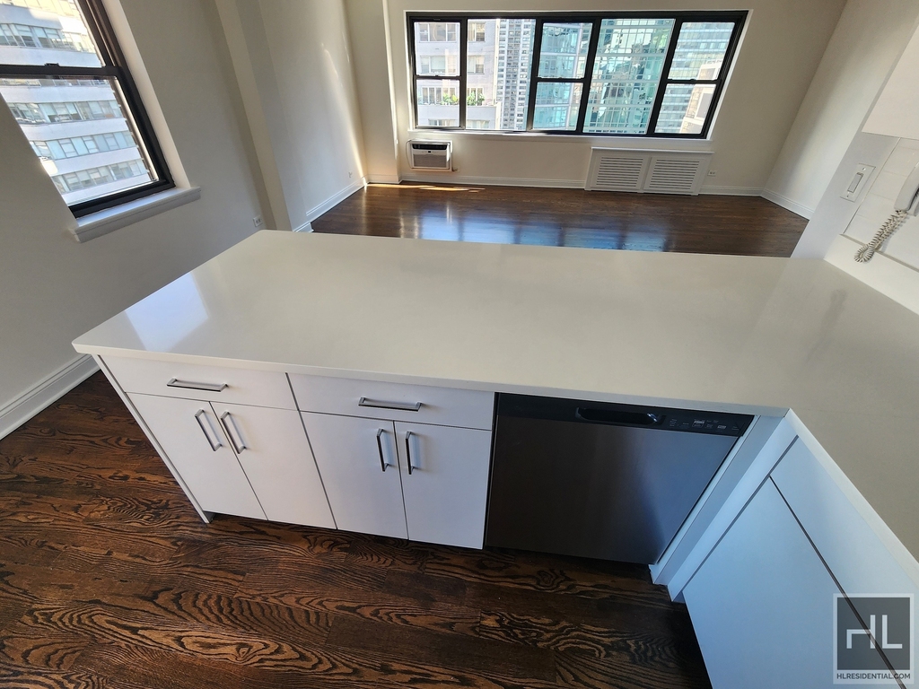 East 57 Street - Photo 3