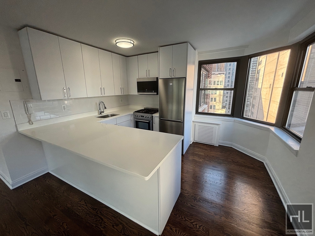 East 57 Street - Photo 2