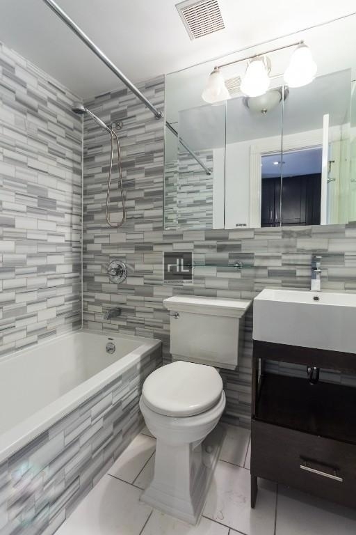 E 7th St. - Photo 3