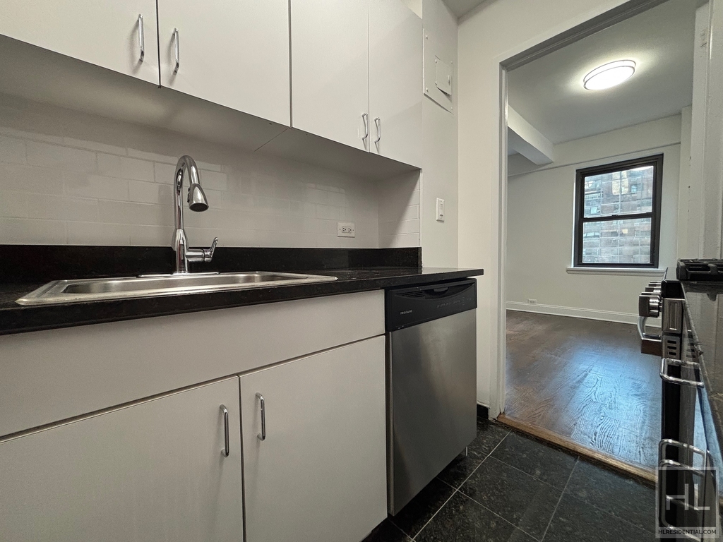 East 57 Street - Photo 6