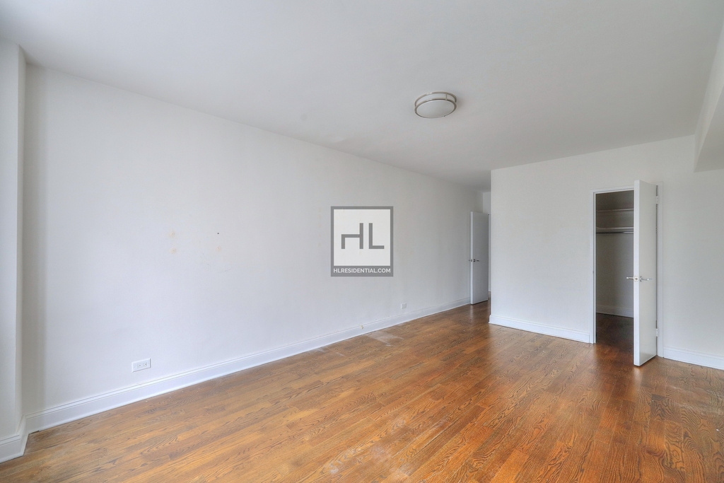 East 57 Street - Photo 4