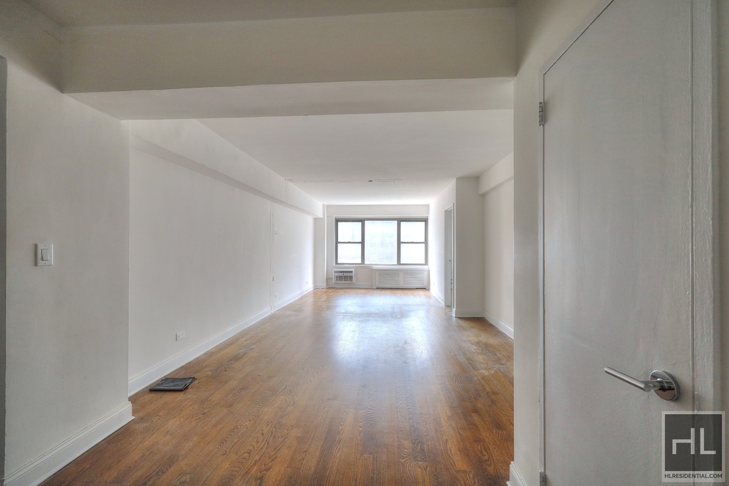 East 57 Street - Photo 0